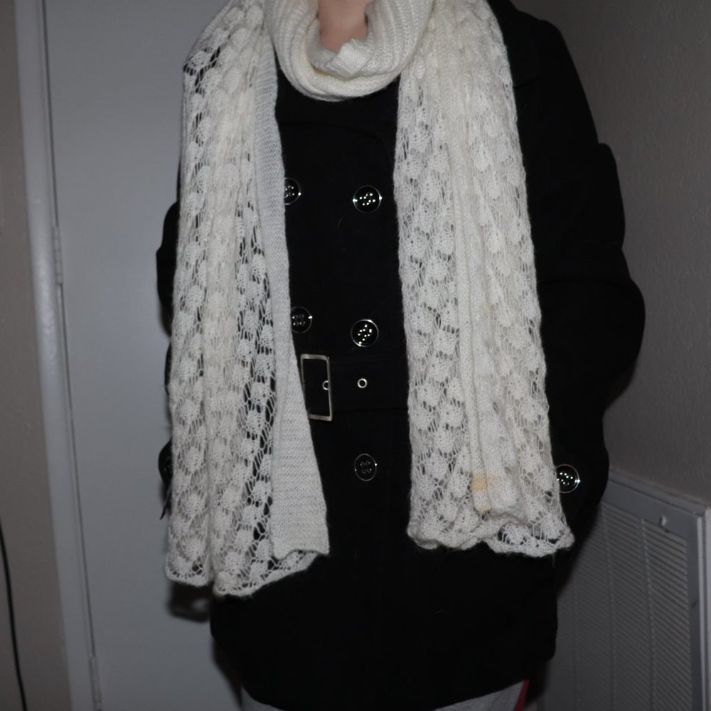 Rue21 White Knitted Scarf